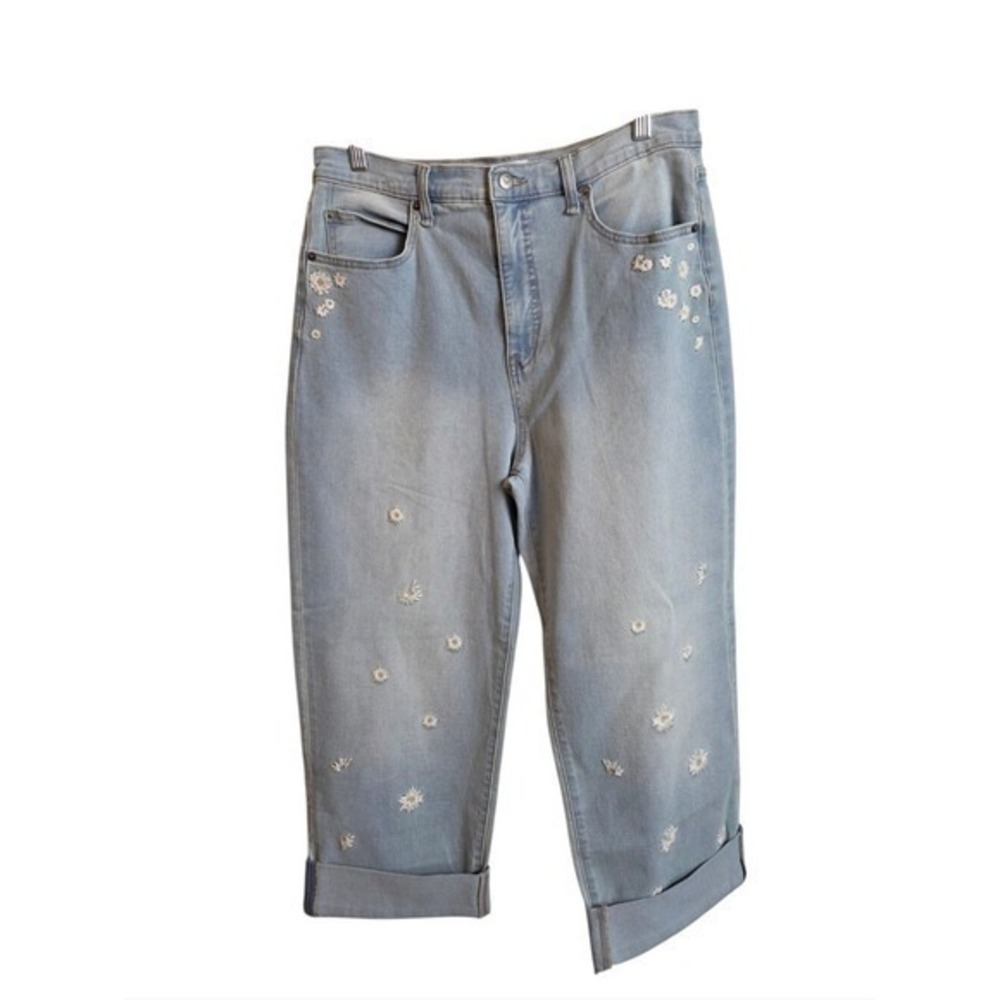 Women's Light Wash Daisy Embroidered Cuffed Jeans Cottagecore Size 10/30 - Picture 3 of 16